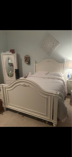 Stanley Full Bed comes with Canopy Rails Included