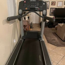 Life Fitness Treadmill (CLST)