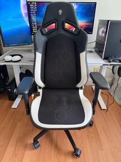 Alienware Vertagear SL5800 Gaming Chair Black White