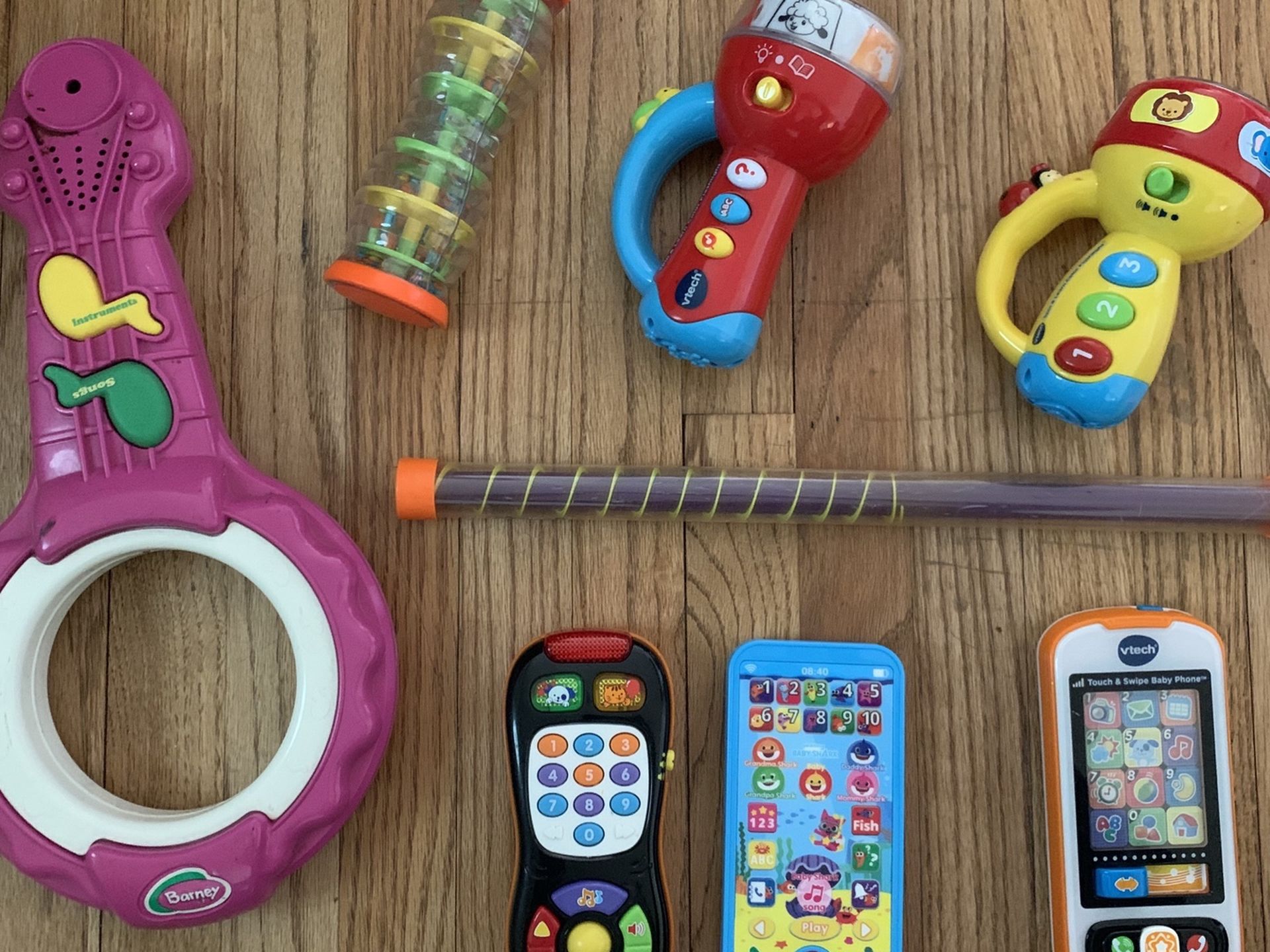 Music toys - Barney guitar, Noise Makers, Vtech Babyshark Smart Phone , Remote