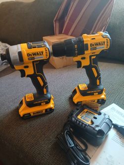 20 v Dewalt brushless combo kit drill driver/impact drill 2 battery and  charger