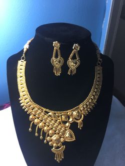 Gold plated necklace with earring. Color guaranty.
