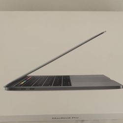 Apple MacBook Pro 13” Retina - macOS V.15.7.1 Sequoia 