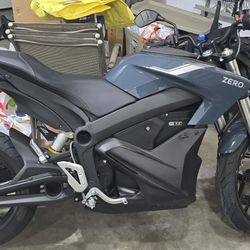 2022 Zero S™ ZF7.2 Electric Motorcycle - Like New, Less Than 200 Miles! 🏍️
