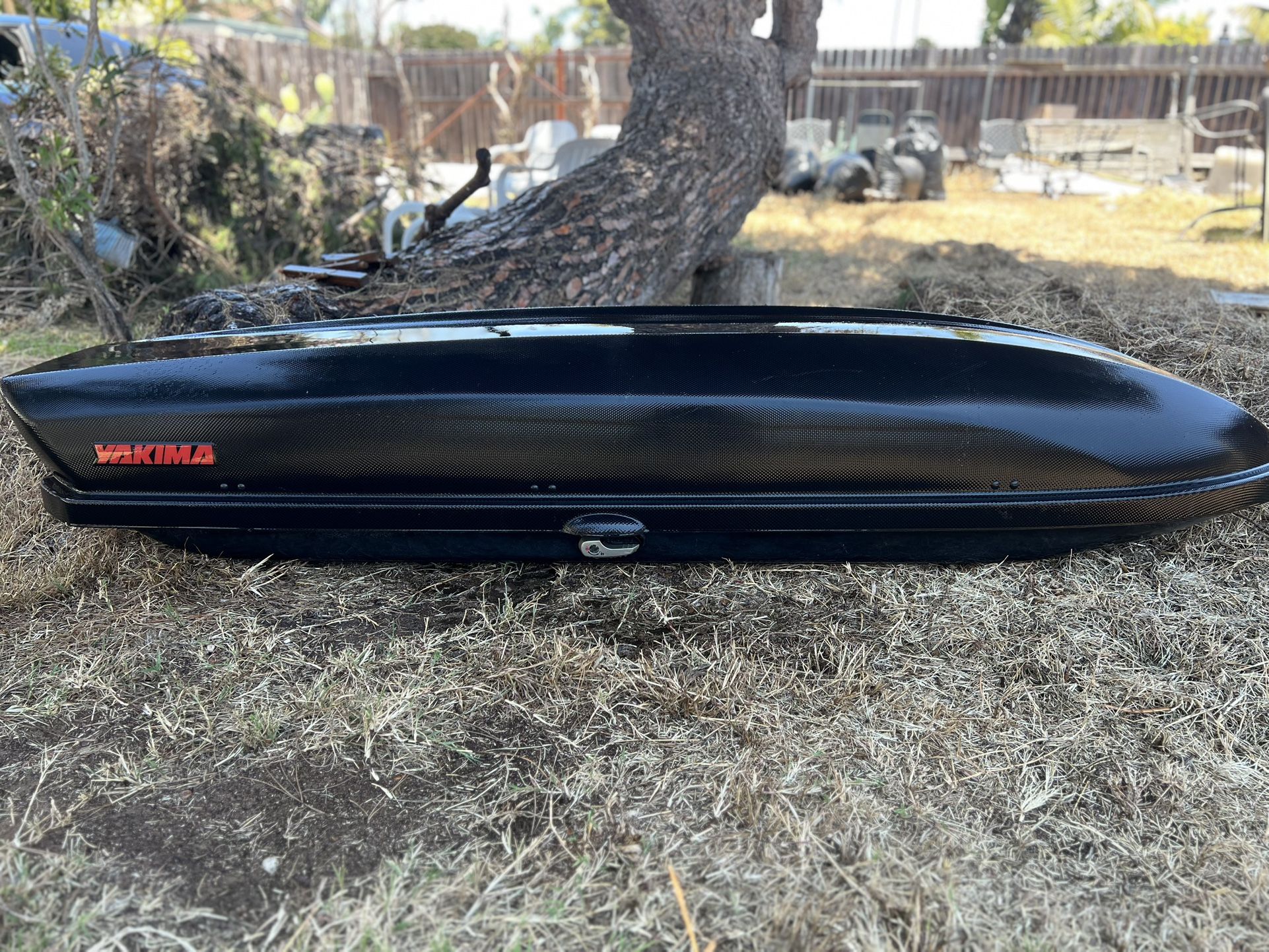 Yakima SkyBox Carbonite 18 Cubic Foot Sleek Vehicle Rooftop Cargo Carrier Box with Aerodynamic Carbonite Textured Lid and Dual-Sided Opening, Black