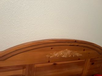 Broyhill Queen Bed & Dresser