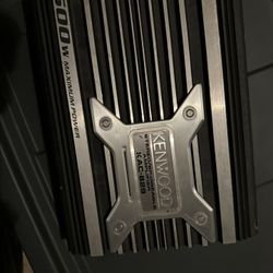 Kenwood Stereo/bridgeable Amplifier