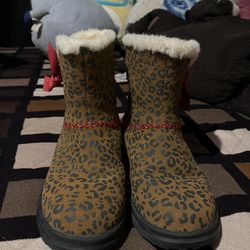 UGG BOOTS Leopard PRINT SIZE 6