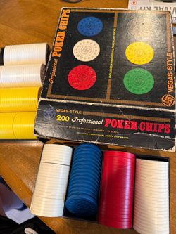 Vegas-Style Professional Poker Chips Set