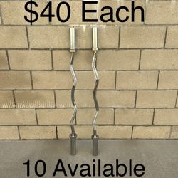 EZ Curl Bar For Weightlifting, Hip Thrusts, Squats & Lunges