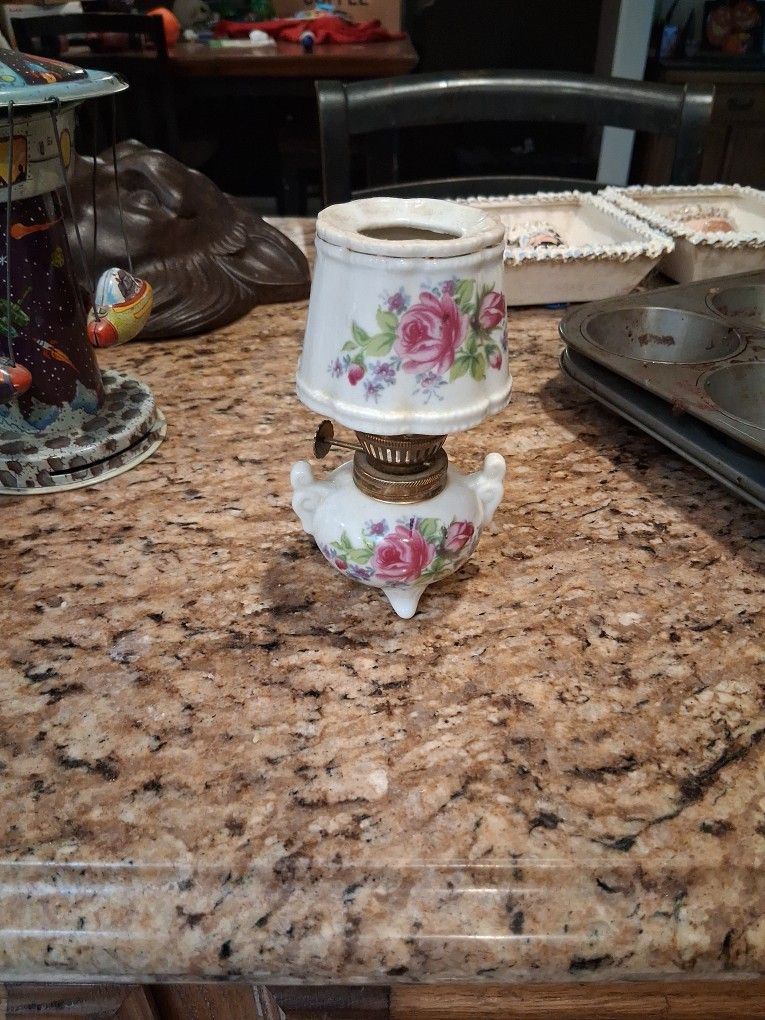 Vintage Tremont Ware Porcelain Oil Lamp