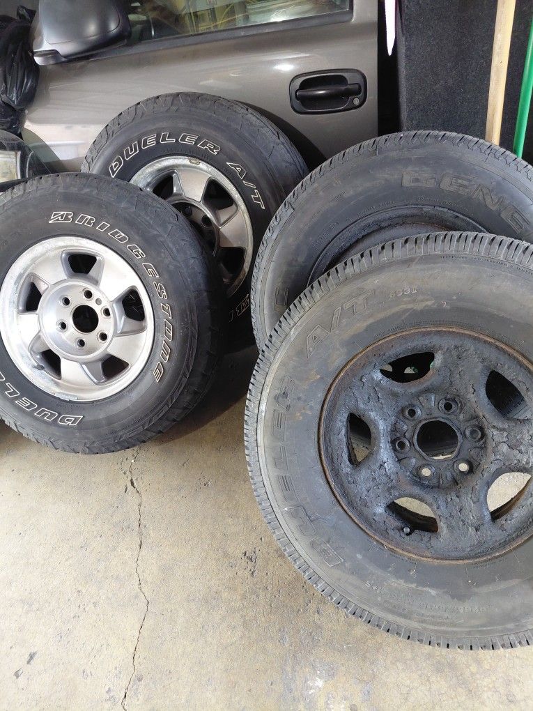 16'S CHEVY RIMS $200.