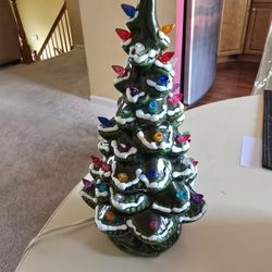 VINTAGE LIGHT UP  CERAMIC CHRISTMAS TREE