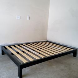Full  bed  frame 