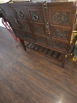 Entrance table