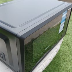 Microwave Countertop Kenmore  (NEW)