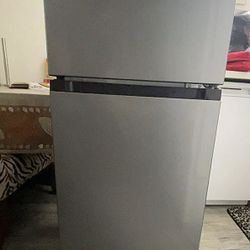 Hisense mini Fridge /Refri Chico En Tamaño 