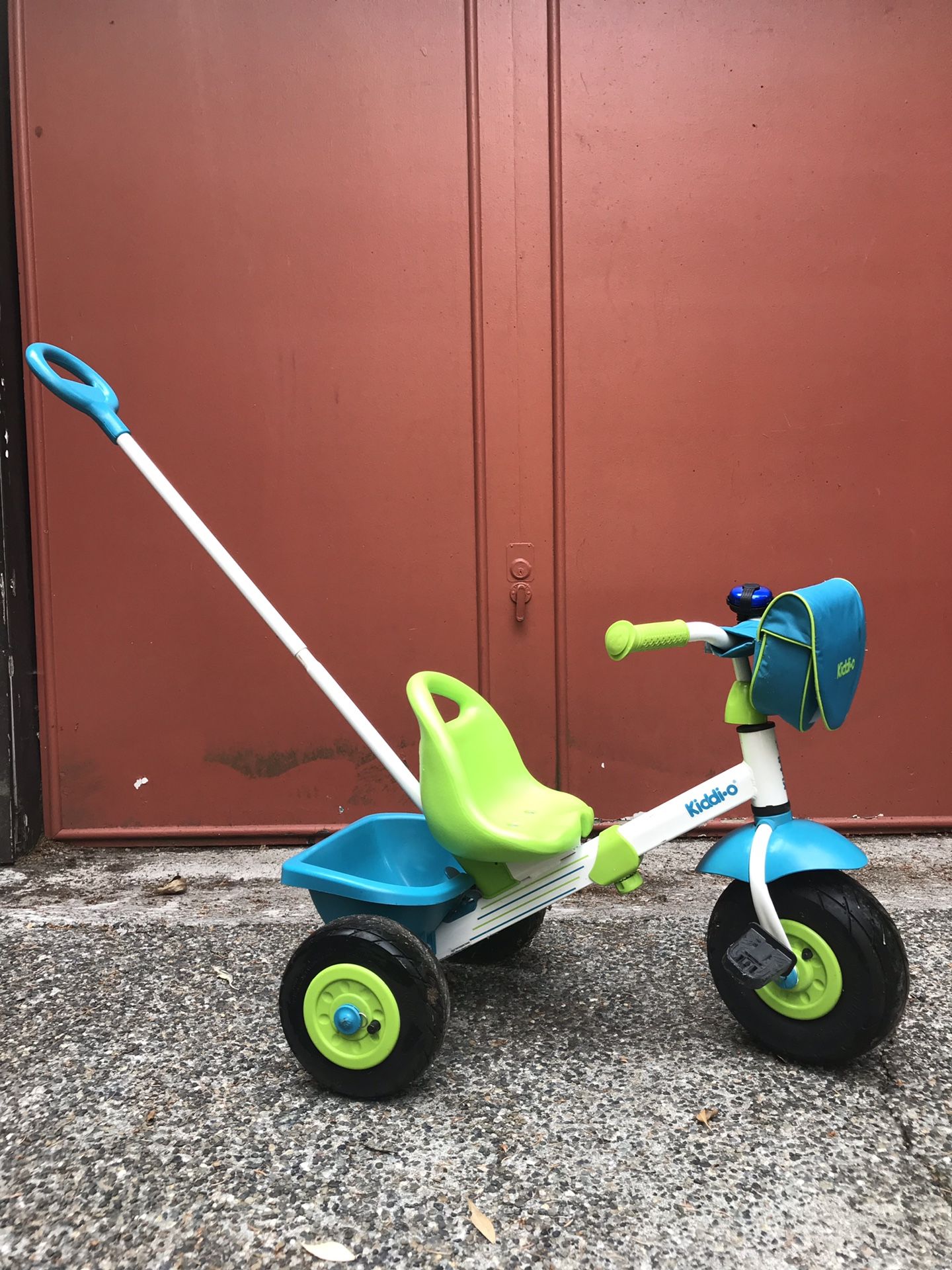 Kiddio adorable trike with push handle for Sale in Seattle,