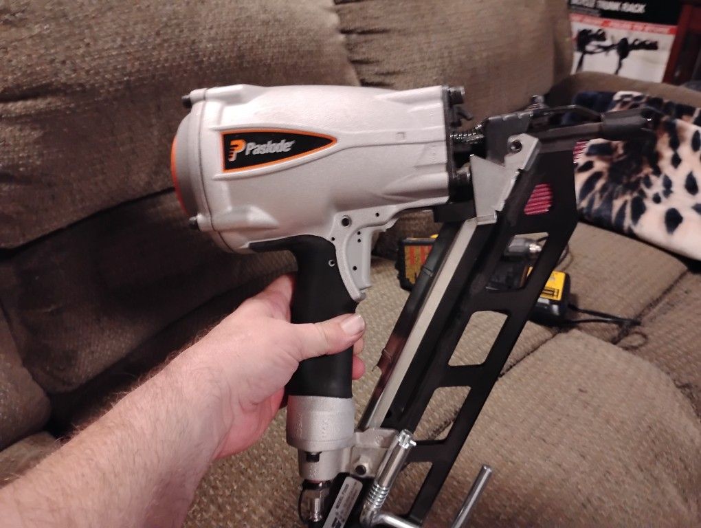 Paslode Powemaster Finishing Nailer