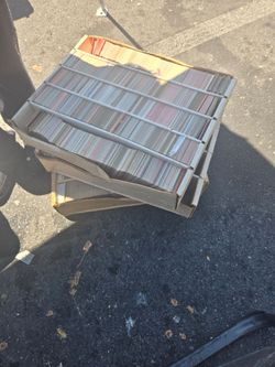 3 big boxes of sports cards from the 70s 80s 90s