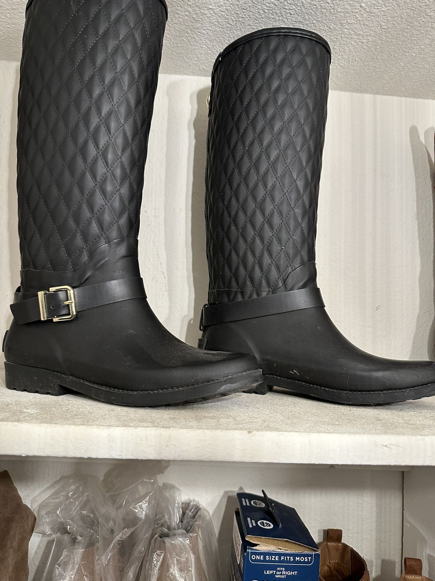Guess rain clearance boots on sale