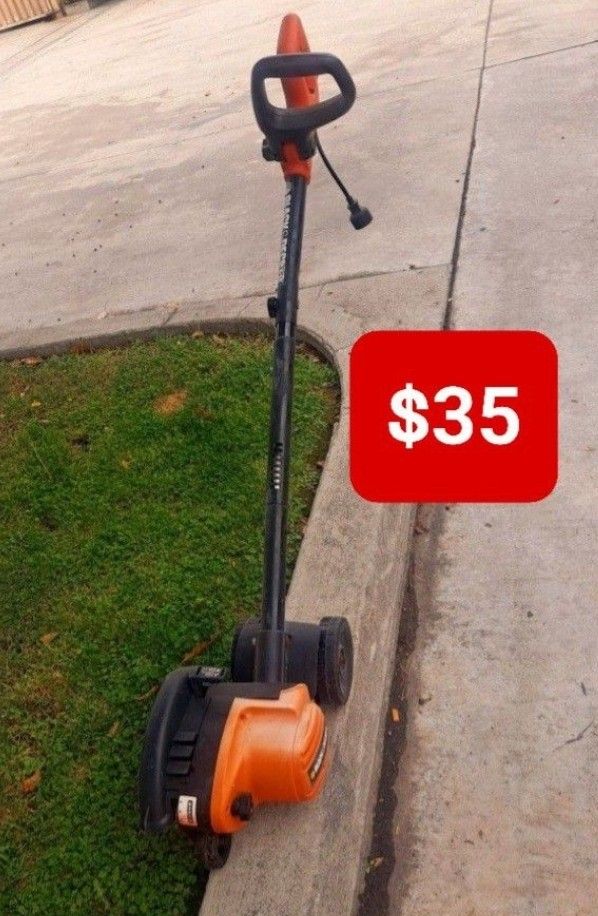 Black & Decker 7.5 Electric Lawn Edger for Sale in Snohomish, WA - OfferUp