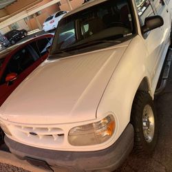 2000 Ford Explorer