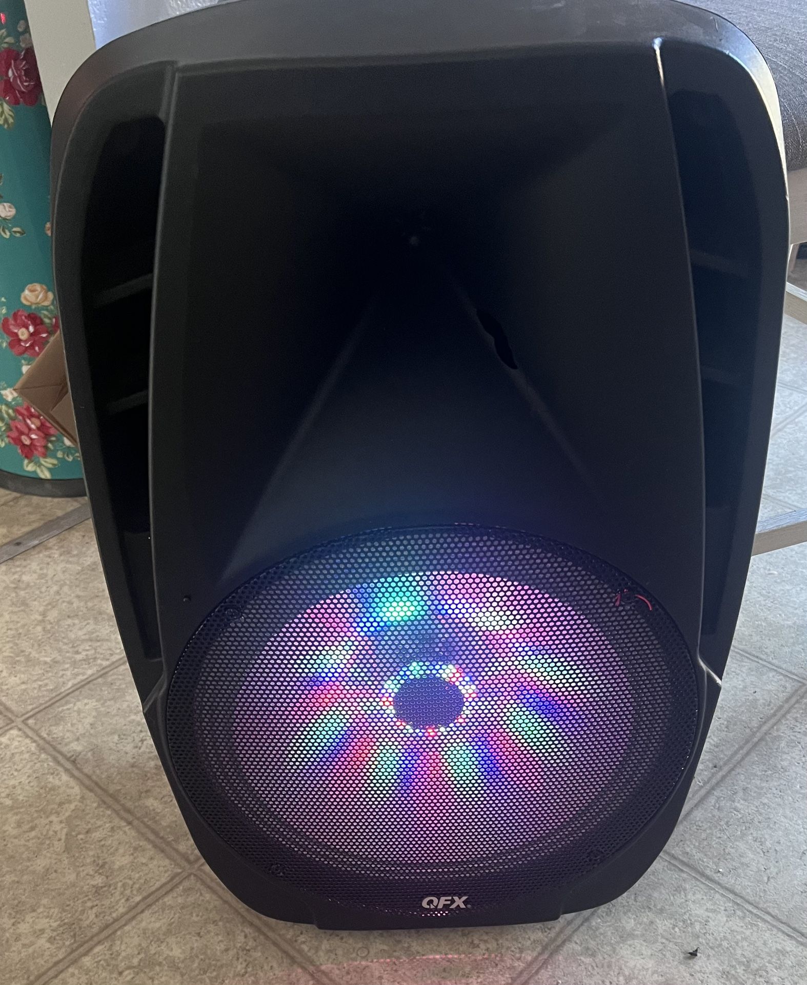QFX PBX-61162 15" Portable Bluetooth Party Loudspeaker W/Wireless Microphone