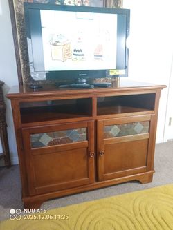 Clean Wooden TV Cabinet W/ 2 Working Drawers & Stone Detail 42"Wx20"Dx32"H