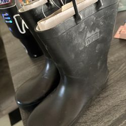 Size 4 Rain boots 