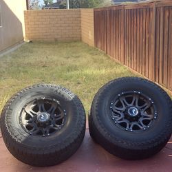 Race line rims and tires