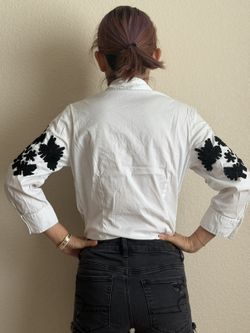 Etcetera Women's White Button Up Shirt Black Floral Embroidery Size 6