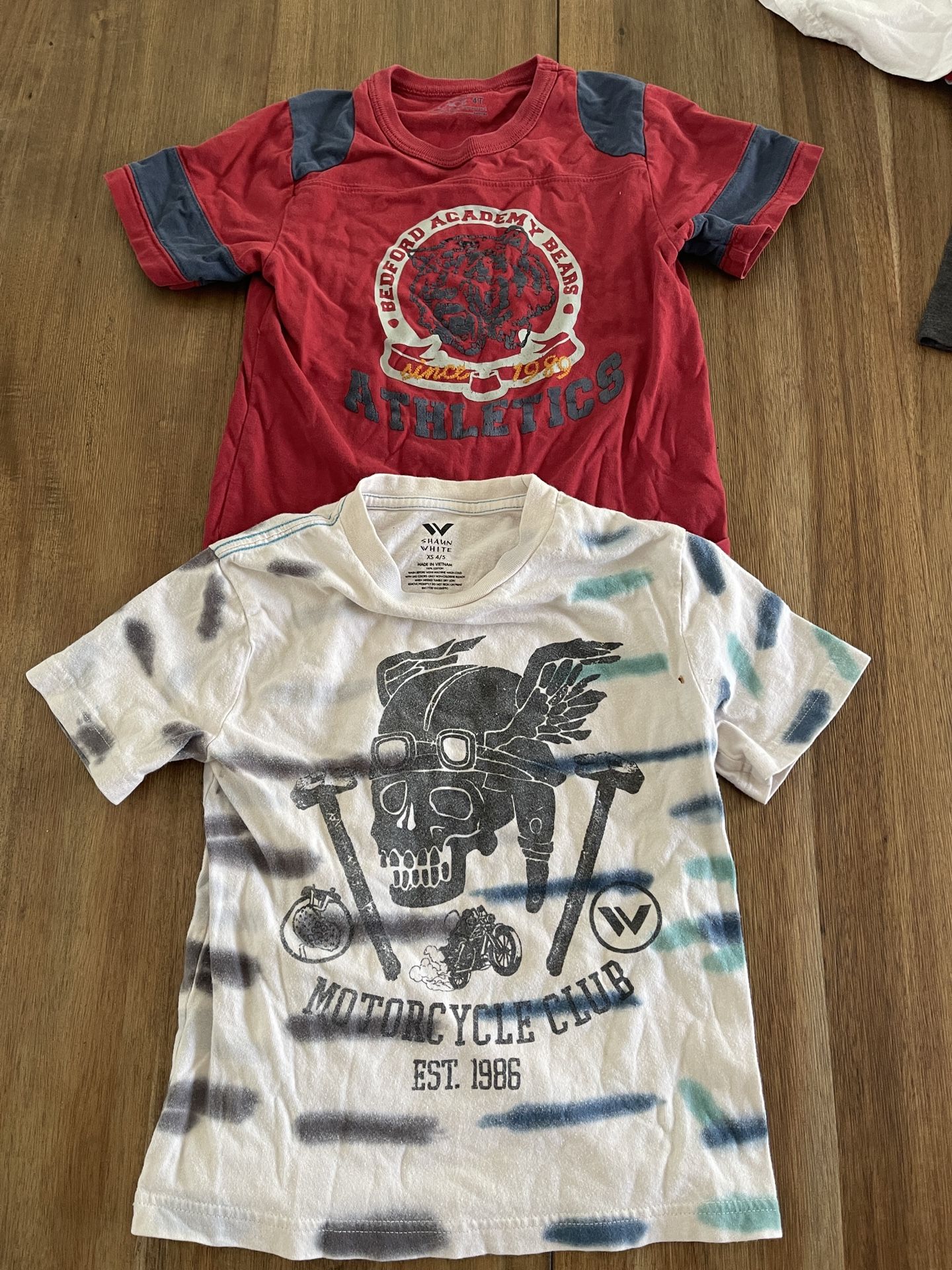 Boys - size 4 clothes T shirts Brands: Children’s place No rips or  tears