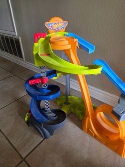 Hot wheels raceway