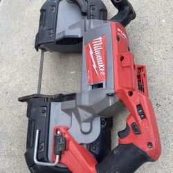Milwaukee Deep Cut Band Saw