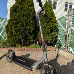 NIU KQi Air Carbon Fiber Electric Scooter - The Lightest 20mph ride on the market