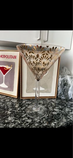 4-Piece Martini Bar Décor Set – Oversized Glasses + Framed Cocktail Art – $50