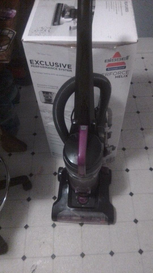 BISSELL POWERFORCE HELIX TURBO/BAGLESS