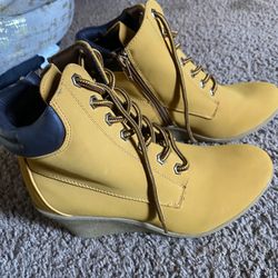 Women’s Shoes 8.5