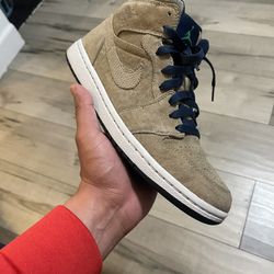 Jordan Retro 1 Mid