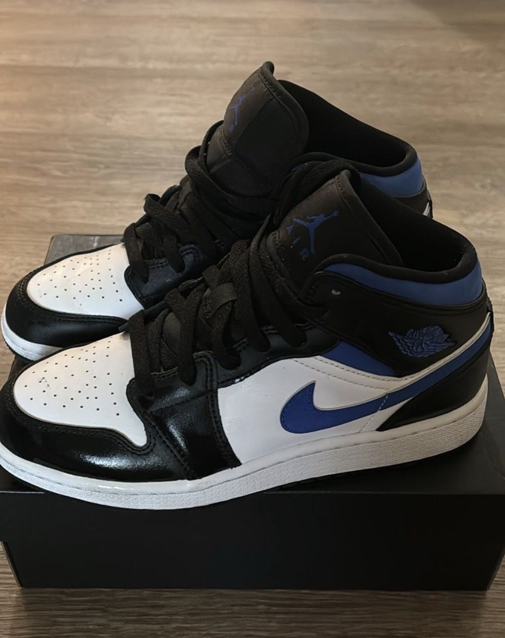 Air Jordan 1 Mid (GS) Black Blue White Size 5 (women’s 7/7.5)