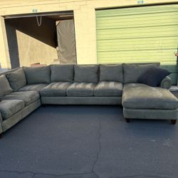 3 Piece Sectional Couch (CAN DELIVER)
