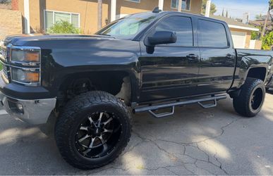 Chevrolet Silverado Lifted Crew Cab Truck