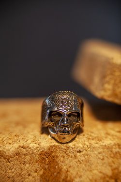 Death mask ring