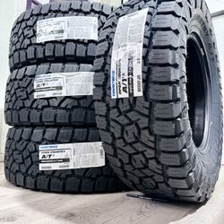 35x12.50R18 Toyo AT3 Set 