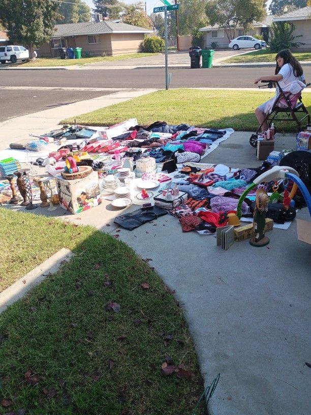 Yard Sale 2601 Bell Ave 50 Cents And Up