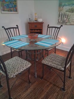 Dinning room table