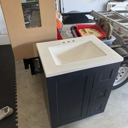 25 Inch Vanity With Top And mirror 
