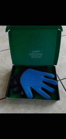 Gloves For Grooming Your Cat Or Dog