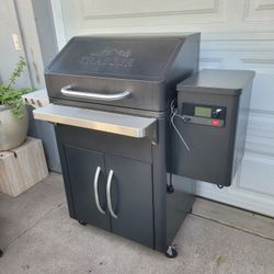 Traeger Silverton 620 Pellet Smoker-Grill